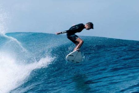 Surfing in Arugam Bay