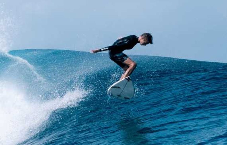 Surfing in Arugam Bay